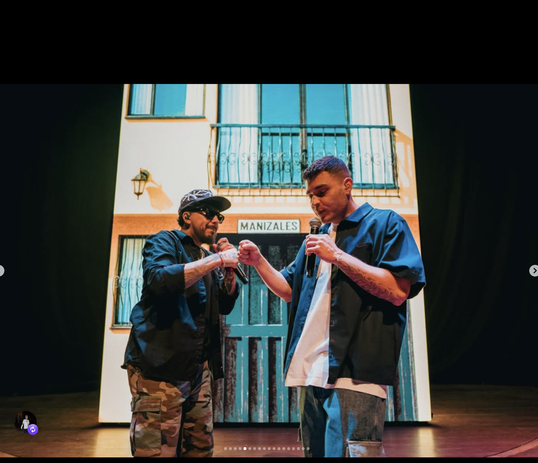 LOKILLO y JOTAPE en el escenario chocando los puños durante el show